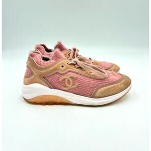 38.5 Chanel Interlocking CC Logo Pink Suede Sneakers